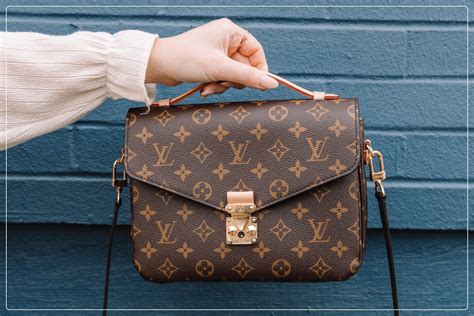 authentic louis vuitton bag vs fake|knockoff louis vuitton bags.